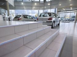 Підсвічування сходів світлодіодною стрічкою